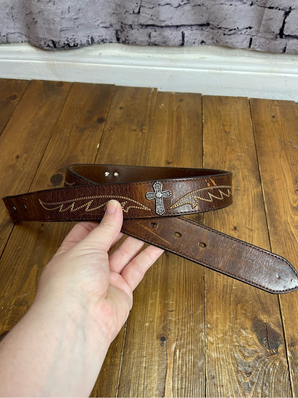 Ariat size medium brown leather belt with crosses